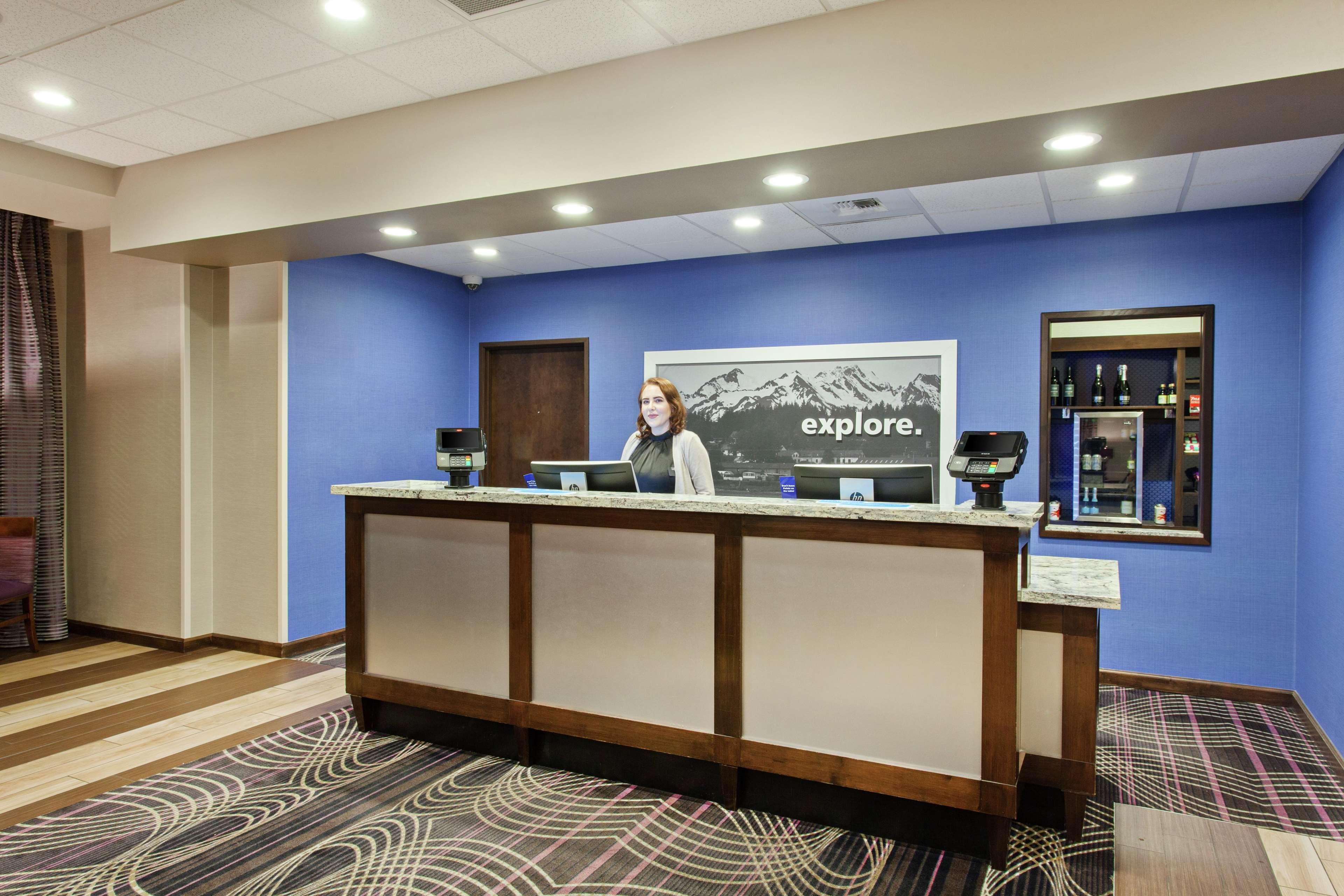 Hampton Inn Seattle/Everett Downtown Экстерьер фото