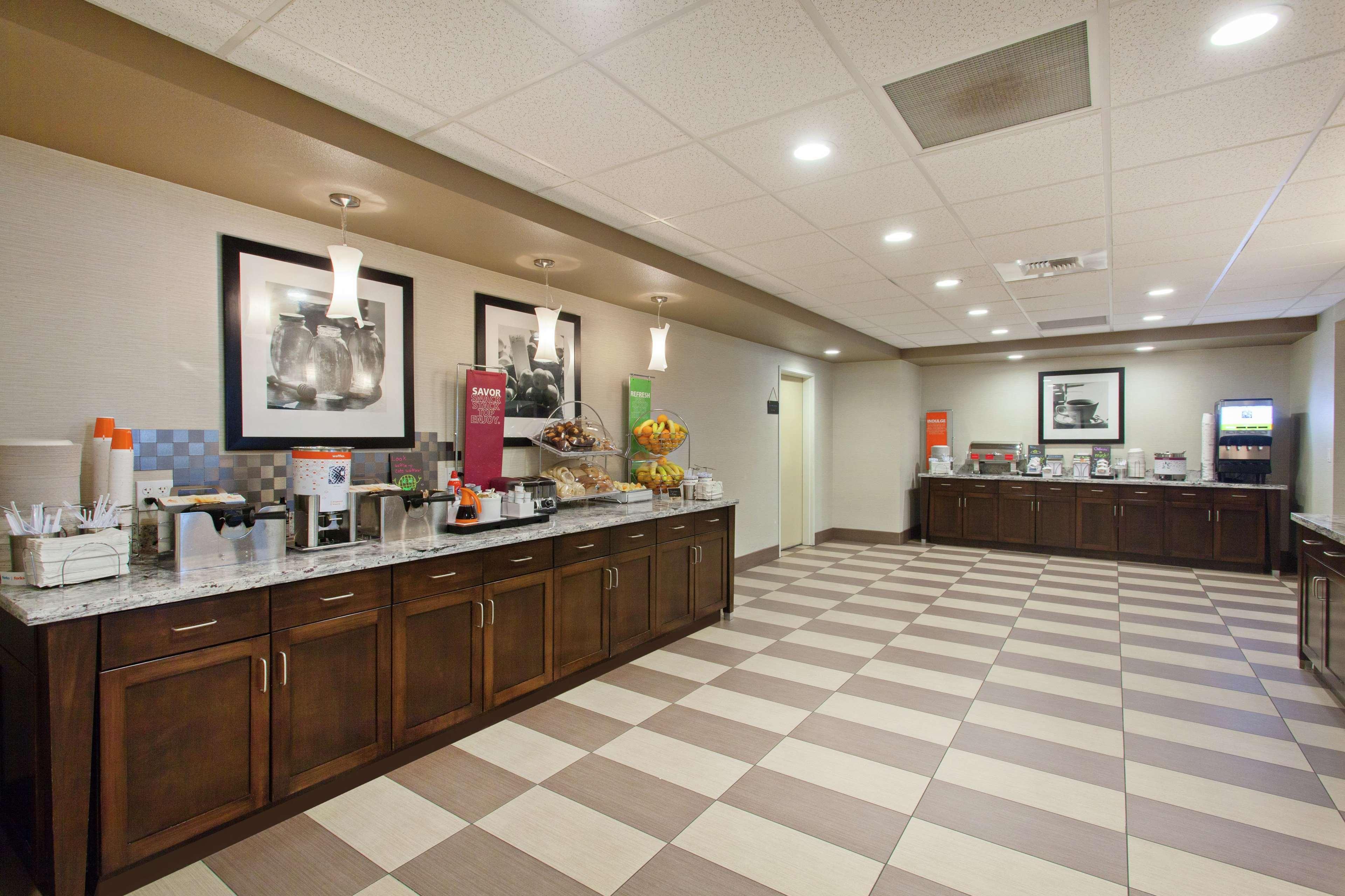 Hampton Inn Seattle/Everett Downtown Экстерьер фото