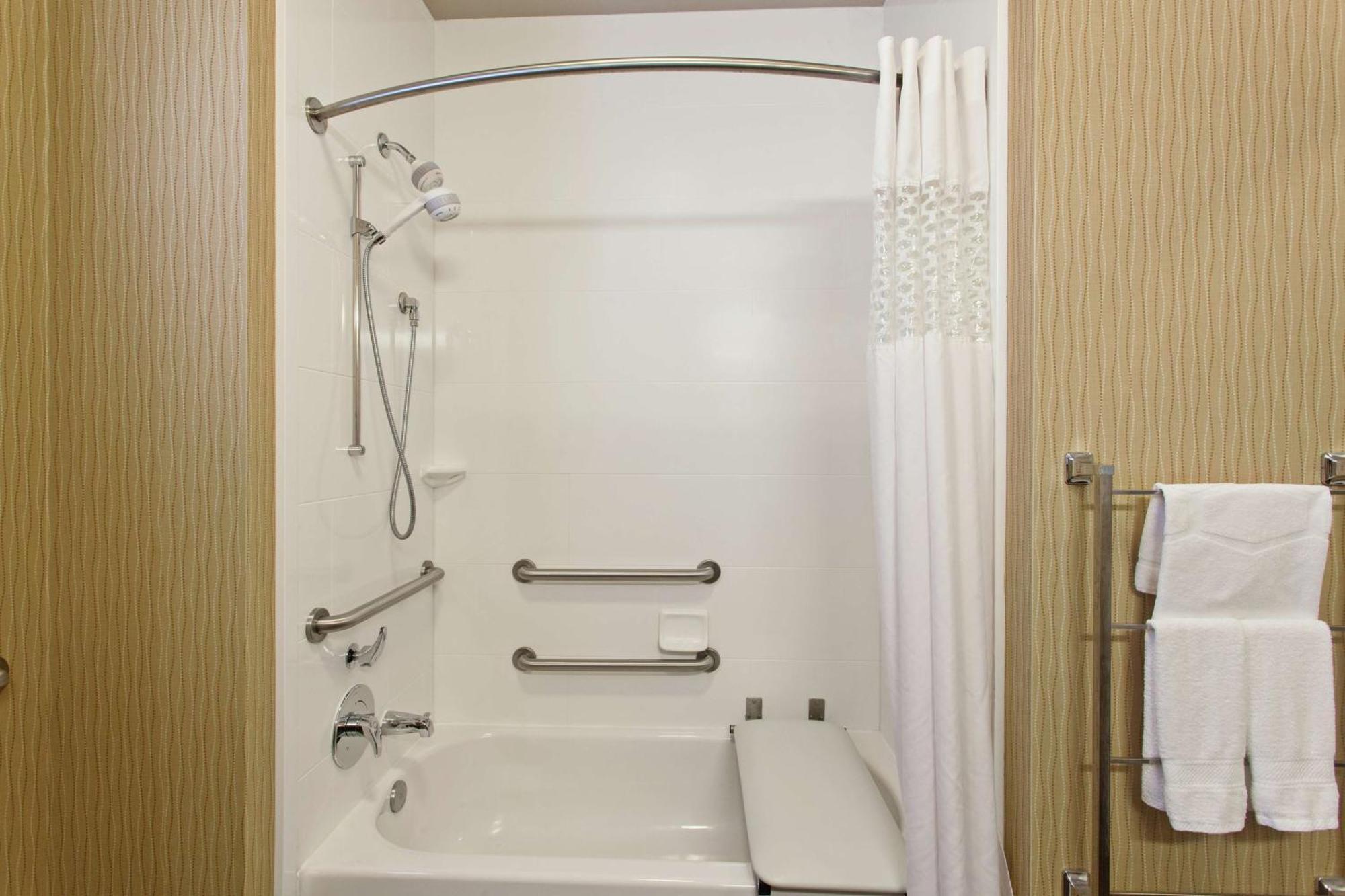 Hampton Inn Seattle/Everett Downtown Экстерьер фото